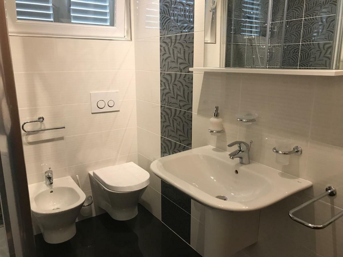 Vila Rojana Vodice Exteriör bild