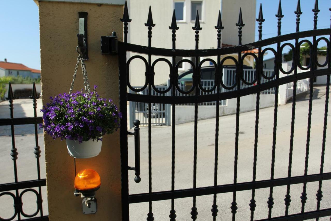 Vila Rojana Vodice Exteriör bild