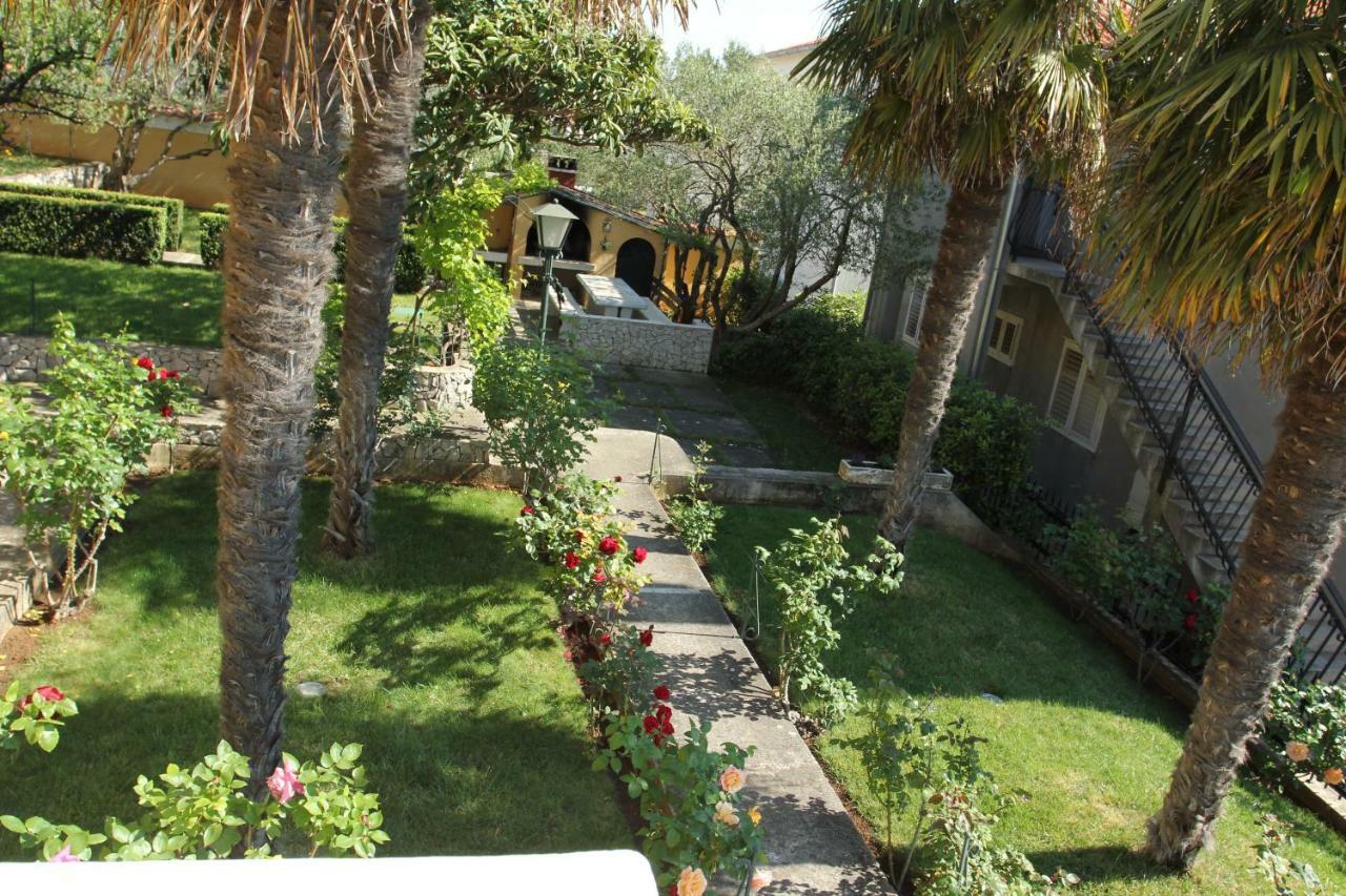 Vila Rojana Vodice Exteriör bild