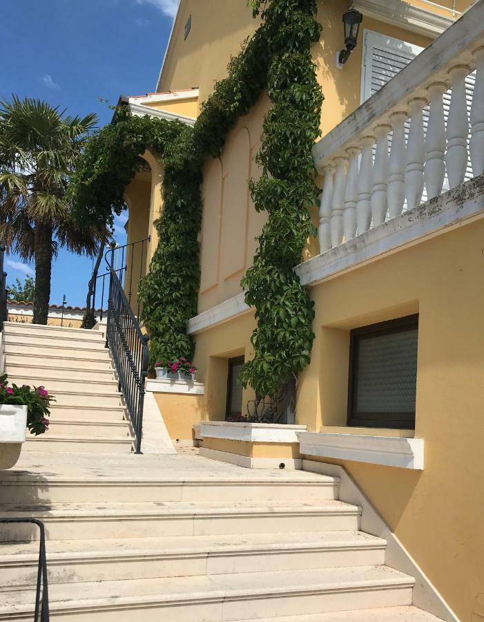 Vila Rojana Vodice Exteriör bild