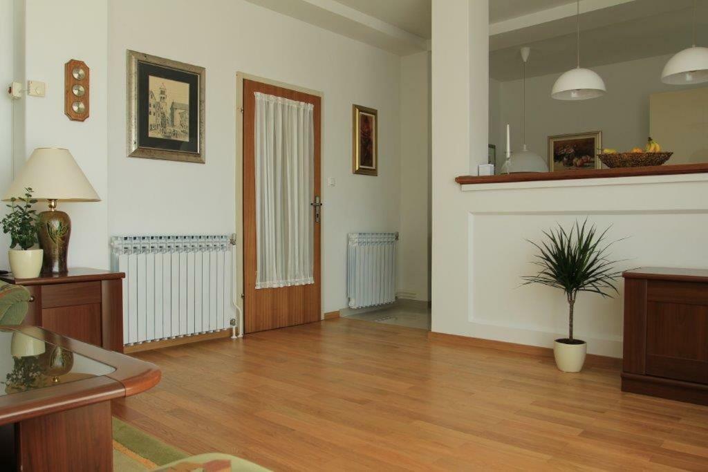 Vila Rojana Vodice Exteriör bild